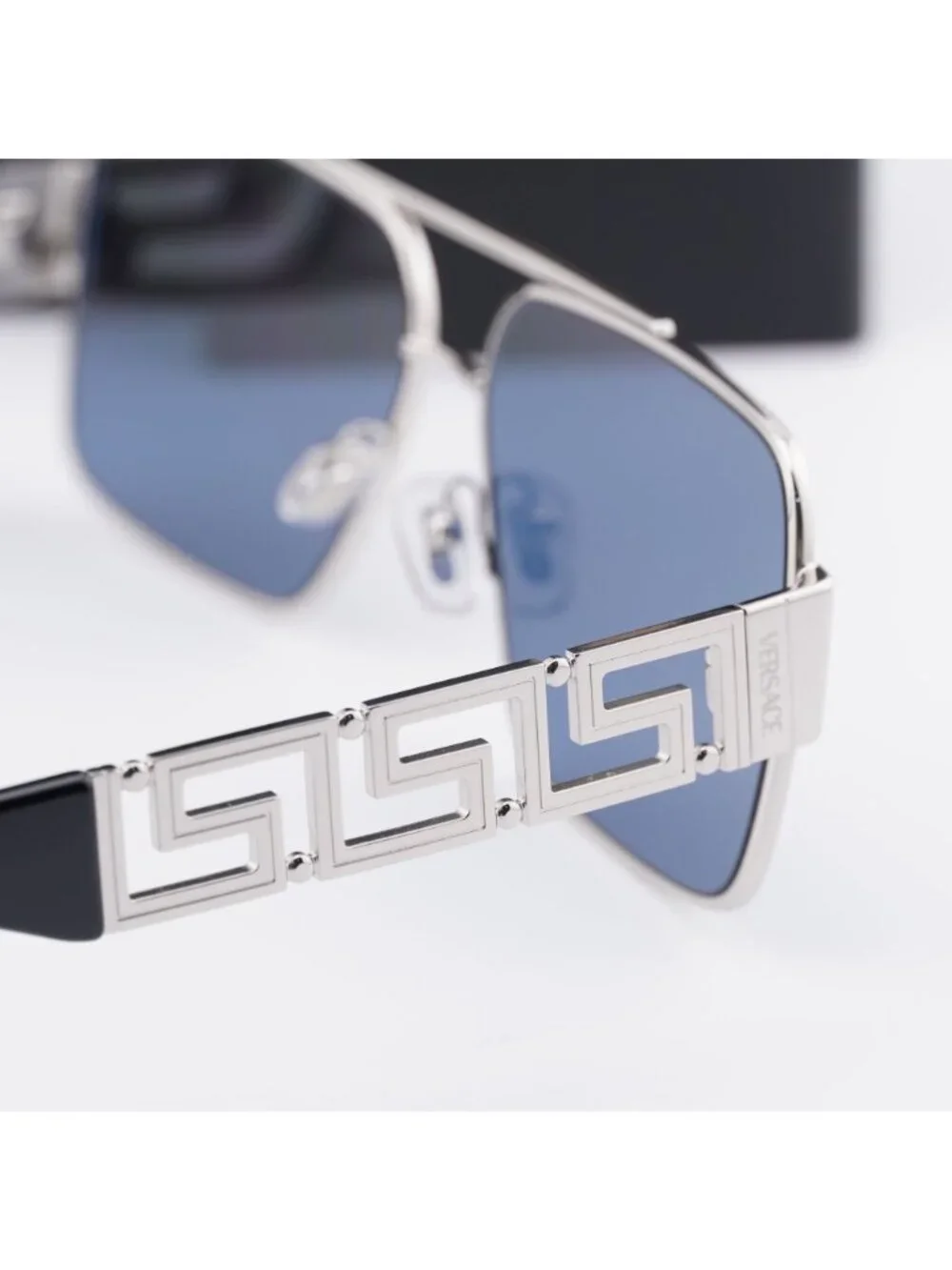 Versace model ve2290